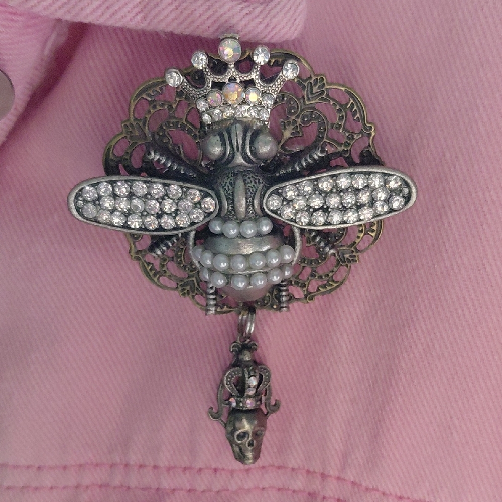 Artisan Queen Bee Brooch With Skullary Pendant Dangle